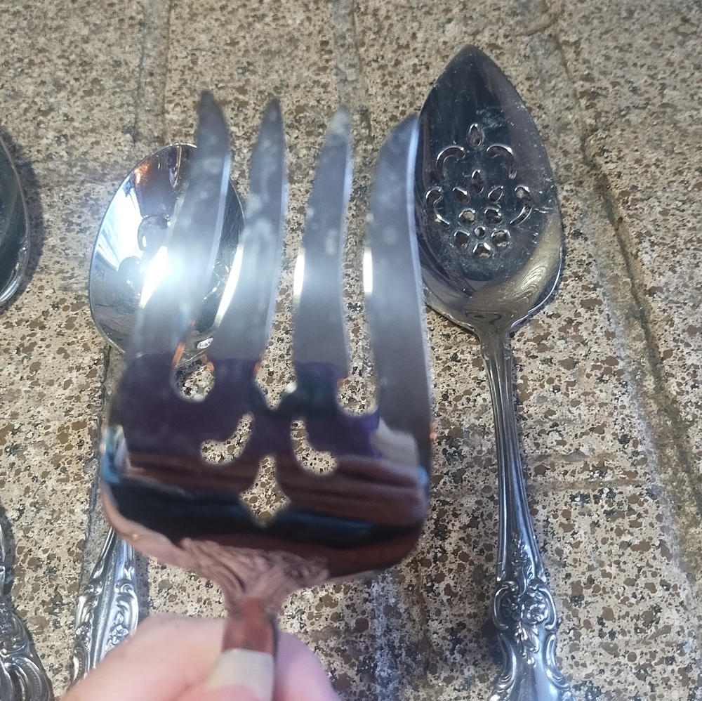 Oneida Heirloom Serving Set - Picture 9 of 14